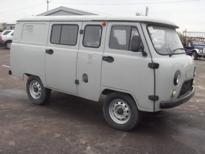 UAZ 390995-622-04 Cargo Van - Heavy-Duty Commercial Vehicle