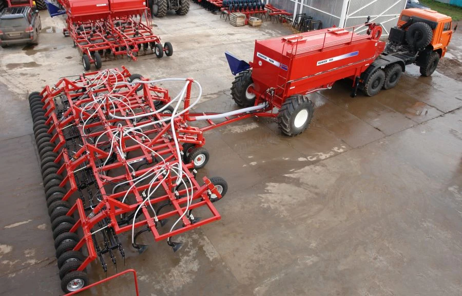 مجمع زراعة السيارات "Agrator-9800 Auto