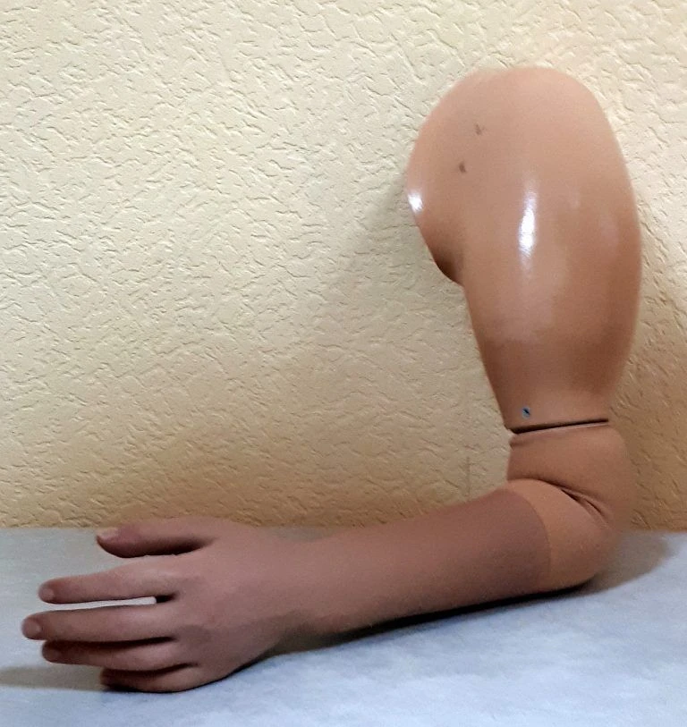 طرف صناعي للكتف تجميلي