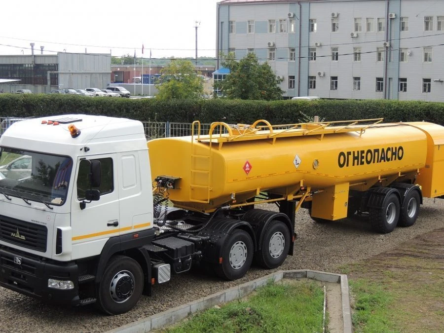 شاحنة تزويد الوقود للمطارات TZA-30 على هيكل MAZ-5440S5 و KAMAZ-65116