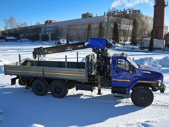 شاحنة متعددة الوظائف مع رافعة هيدروليكية MKMA على قاعدة URAL 4320 U0K06N-UG
