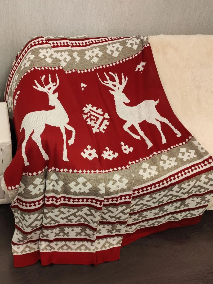 Jacquard Pattern Knitted Blanket Made of Natural and Synthetic Yarn