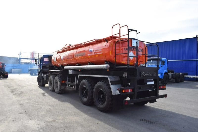 Tank Semi-Trailer for Transporting Oil and Petroleum Liquids, Model 9179-0000063