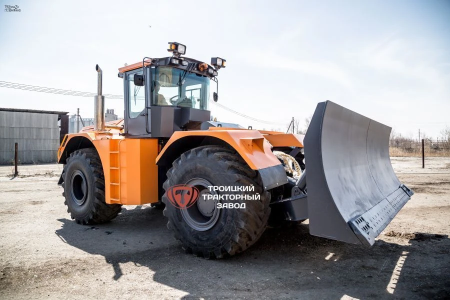 جرافة بعجلات شاملة STANISLAV-704-04-BKU بمحركات YAMZ