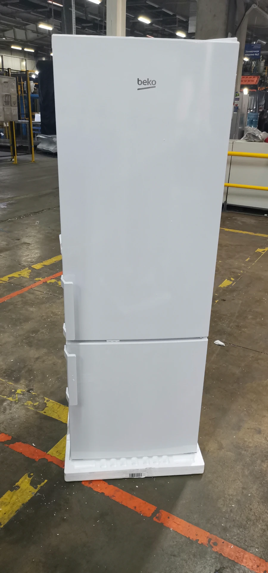 ثلاجة ذات بابين CSK240M31WN