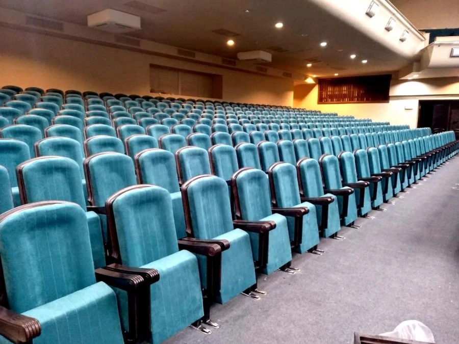 كراسي المؤسسات الثقافية ماركة "أفانتا" بإطار معدني