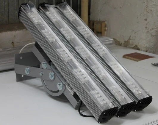مصباح LED صناعي خارجي SKU 02-270-432 UHL 1 IP65