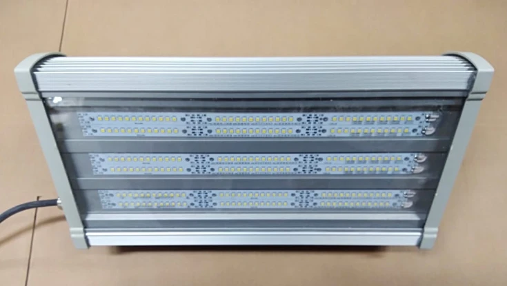 مصباح LED مضاد للتخريب عالمي SKU 02-11-8 UHL1 IP65