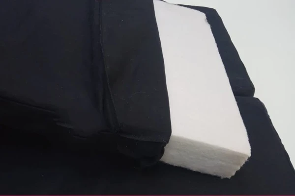 مرتبة مصنوعة من الألياف الصناعية للمسجونين 186x70x8.5 سم