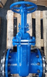 Steel wedge gate valve with sliding spindle and handwheel RN 2,5 MPa DN 150