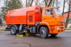 Vacuum sweeping machine KO-326-06 (based on chassis KAMAZ-53605-A5)